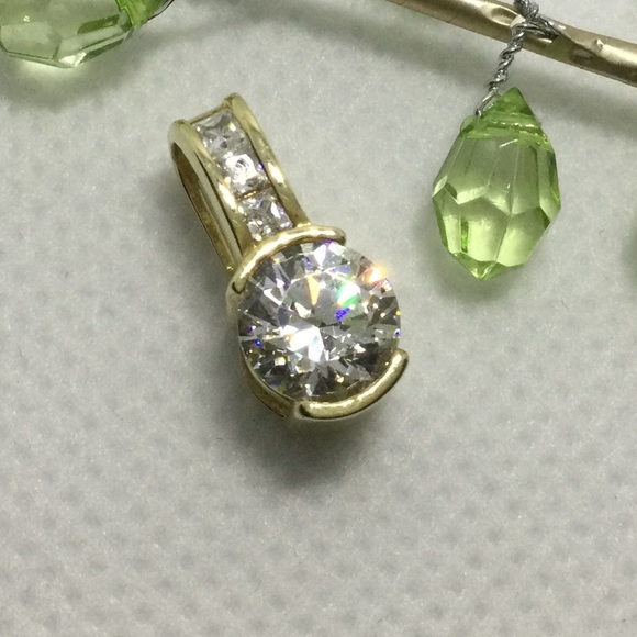 Diamonique pendant 14k
